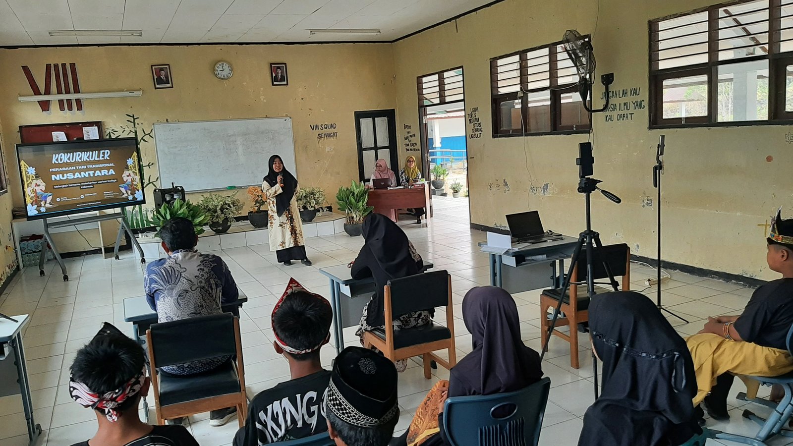 Lestarikan Budaya Nusantara, SMPN 24 PPU Gelar Pagelaran Tari Tradisional dalam Pekan Kokurikuler